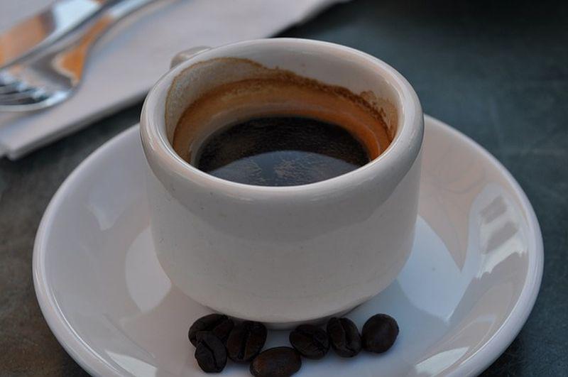 Problemy żołądkowe po wypiciu kawy. Jak można pozbyć się tego problemu?